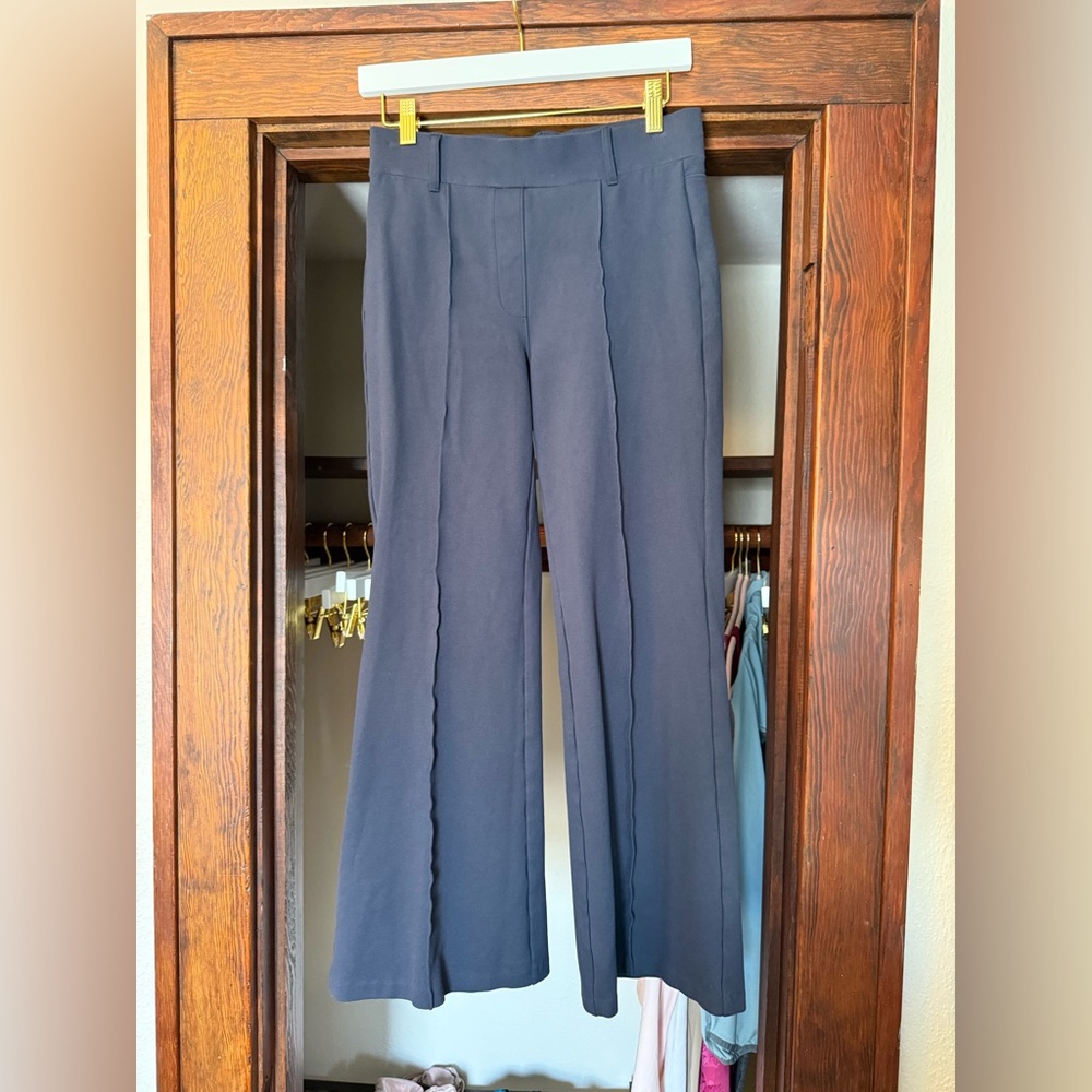 📍Quince Ultra-Stretch Ponte Flare Leg Pants – Navy | Size S